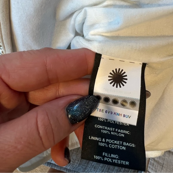 UGG Marlene Quilted Jacket 🔥
Metallic - Picture 8 of 16